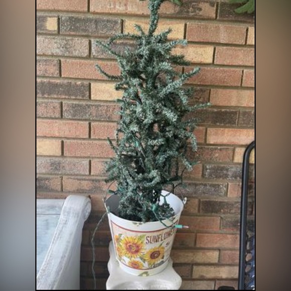 *Cream Distressed Sunflower Bucket - Picture 7 of 10